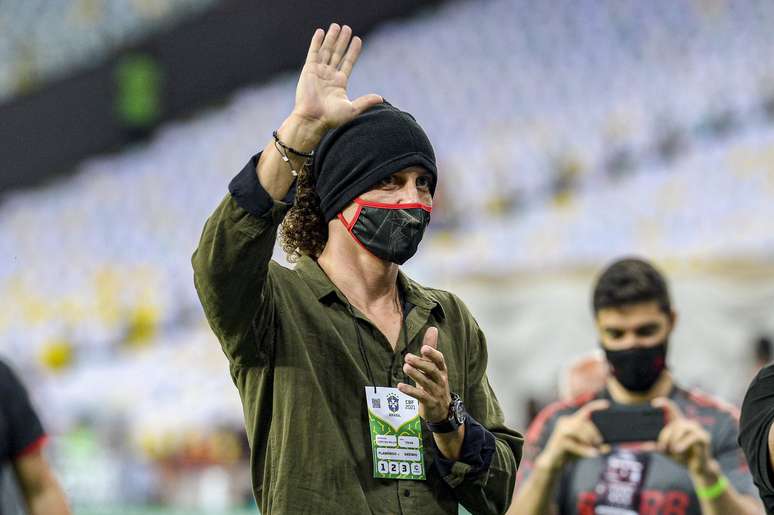 David Luiz foi apresentado à torcida do Flamengo na vitória sobre o Grêmio Paula Reis CRF