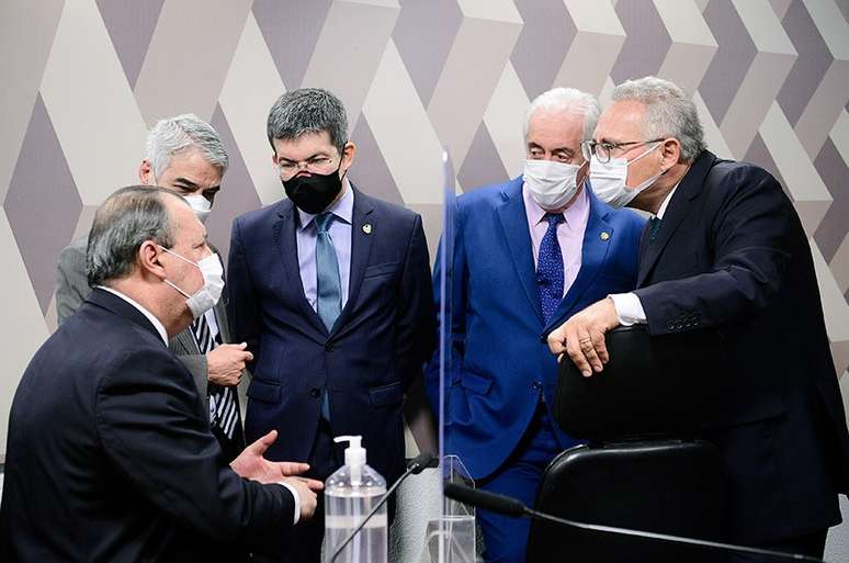 Omar Aziz, Humberto Costa, Randolfe Rodrigues, Otto Alencar e Renan Calheiros na reunião desta quinta