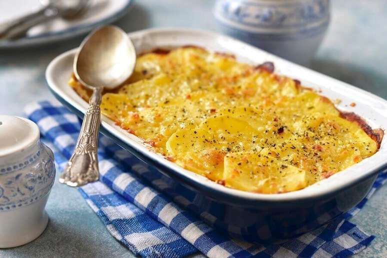 5. Receita fácil de batata gratinada com queijo – Foto: iStock