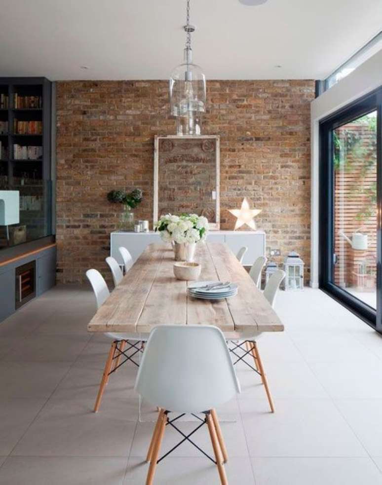 4. Sala de jantar com mesa eiffel de madeira para 8 lugares -Foto Iaza