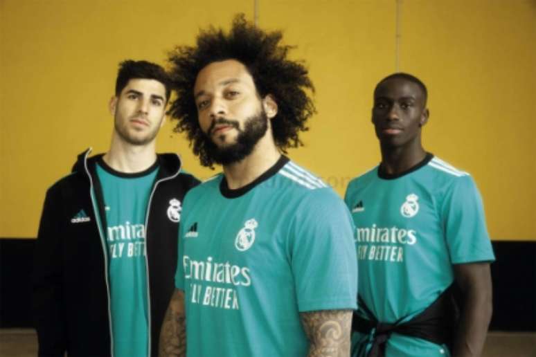 Asensio, Marcelo e Mendy na divulgação do novo uniforme do Real Madrid (Foto: Divulgação / Real Madrid)