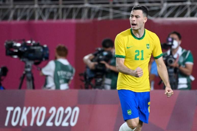 Gabriel Martinelli é o único brasileiro na disputa pelo prêmio Golden Boy 2021 (Foto: MARTIN BERNETTI / AFP)