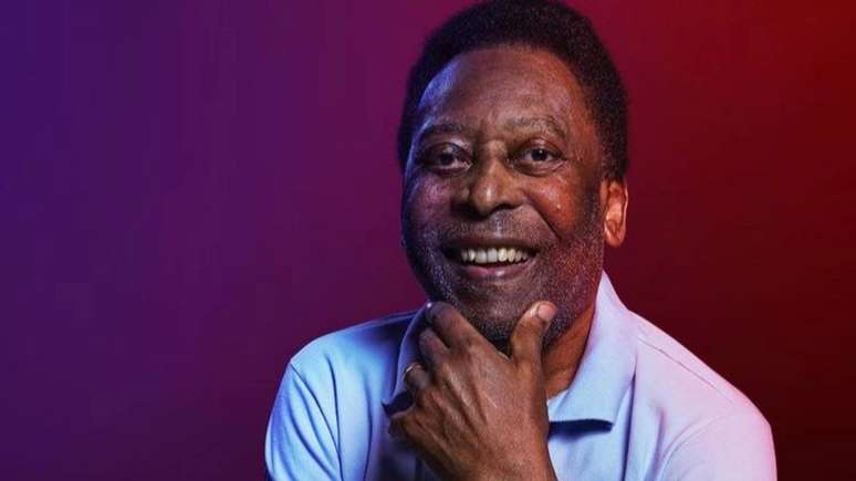 No início do mês, Pelé foi submetido a uma cirurgia para retirada de um tumor no cólon direito