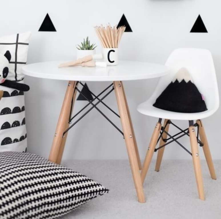 31. Mesa eiffel redonda para quarto &ndash; Foto Vera Moraes