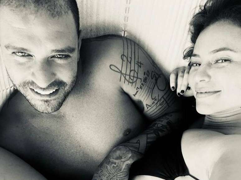 O sambista Diogo Nogueira e a atriz Paolla Oliveira