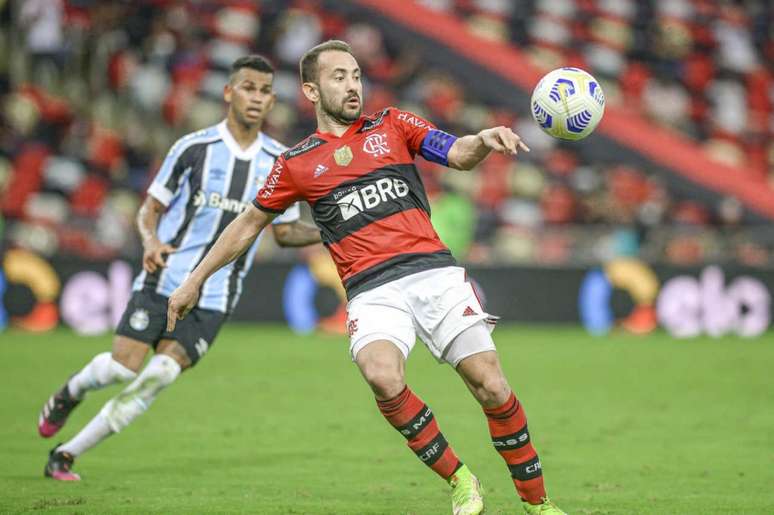 Decisivo na Seleção, Everton Ribeiro repete a dose no Flamengo (Foto: Marcelo Cortes/Flamengo)