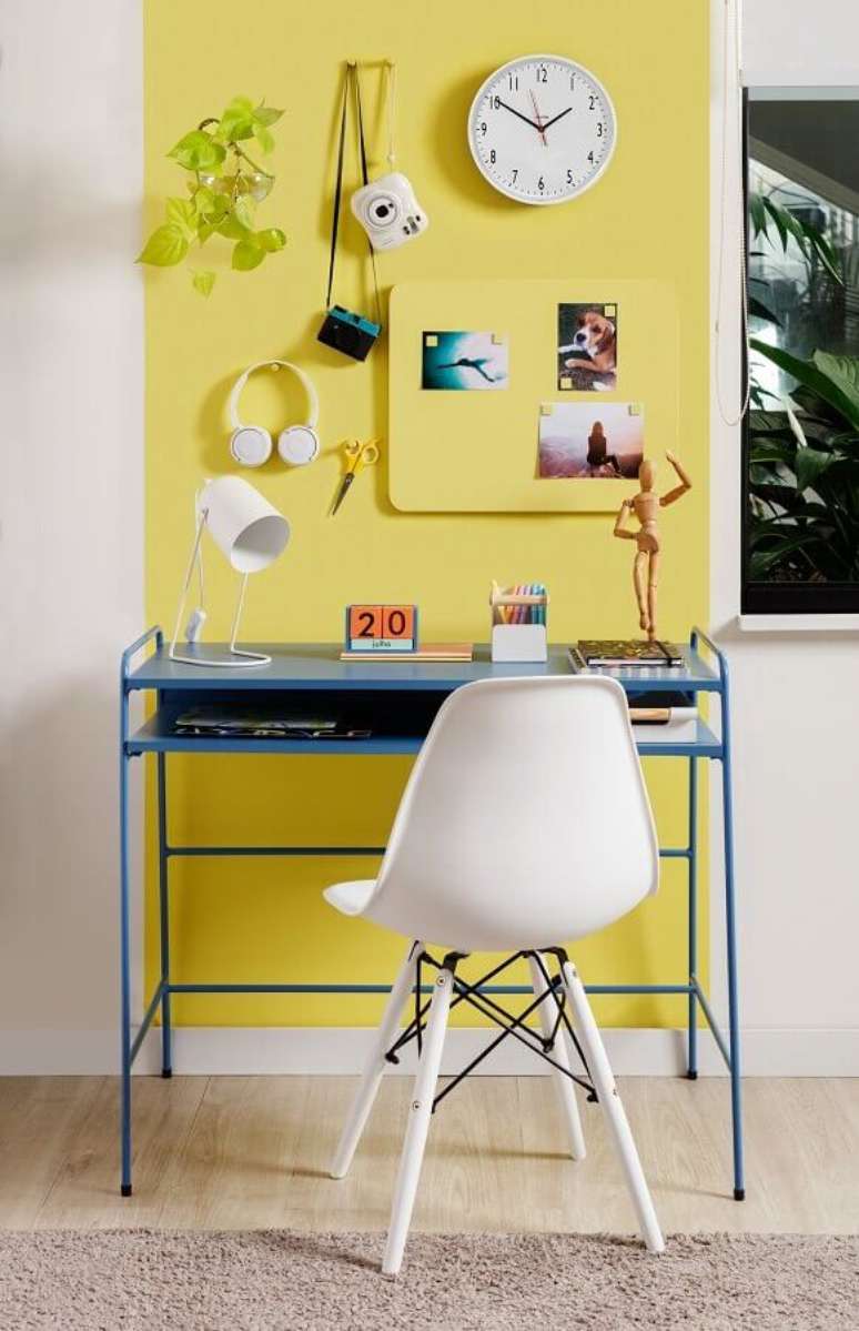 4. Escrivaninhas coloridas são ideais para um visual moderno e jovem – Foto: Tok&Stok