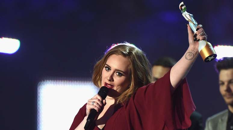 A cantora Adele, a gravadora XL e o compositor Greg Kurstin já foram notificados extrajudicialmente sobre acusação de plágio