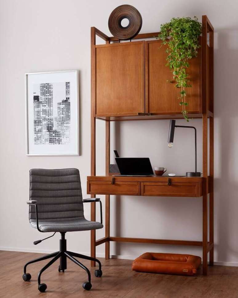 7. Mesa com armário embutido para um espaço de trabalho funcional e prático – Foto: Tok&Stok