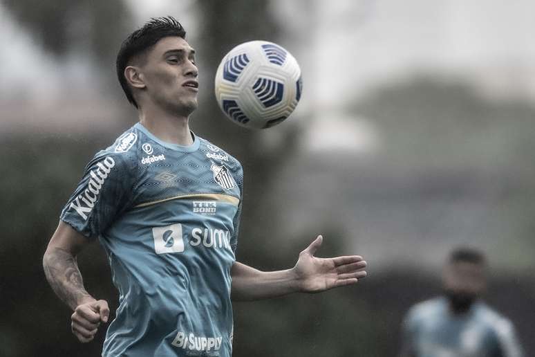 Emiliano Velázquez deverá fazer a sua estreia com a camisa do Santos neste sábado