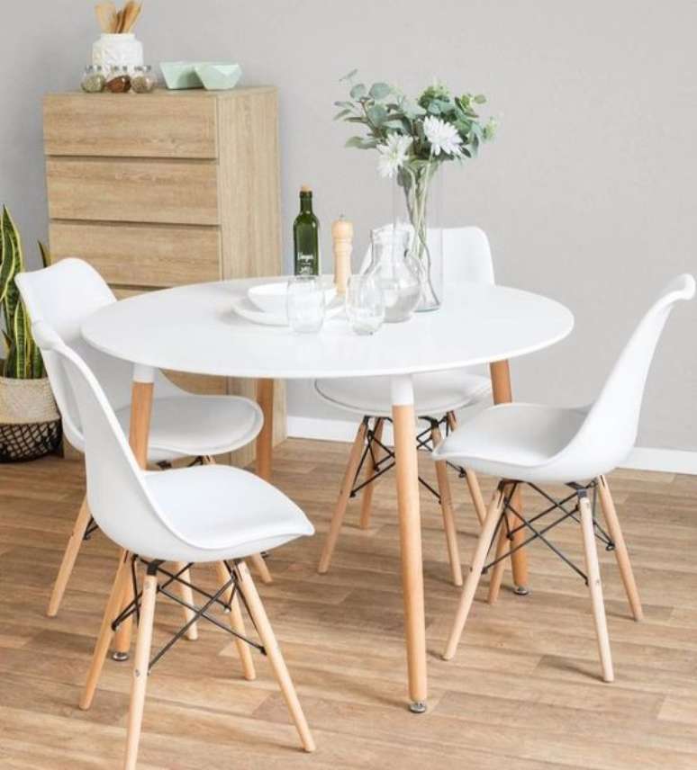 24. Mesa eiffel para sala de jantar branca &ndash; Foto Moda Home VB