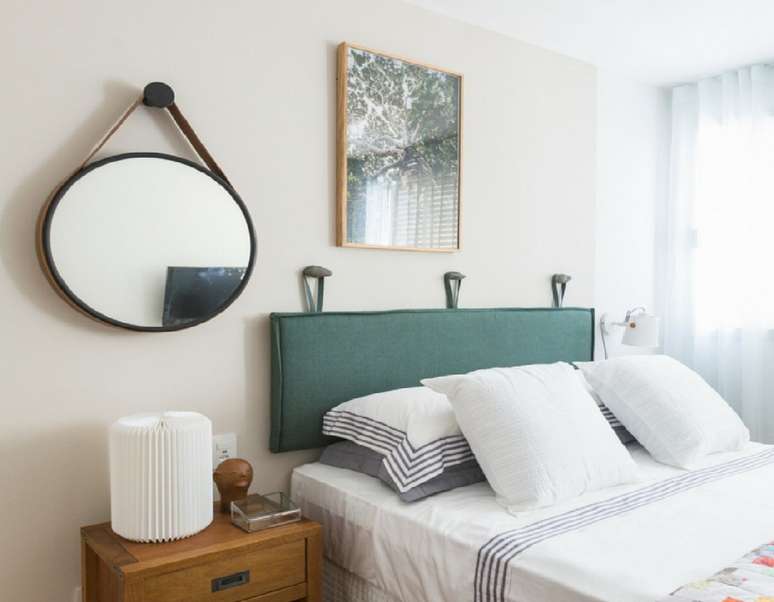 2. Almofada de cabeceira na cor verde para quarto de casal – Foto Elo7 Lua Cheia Futon e Futons