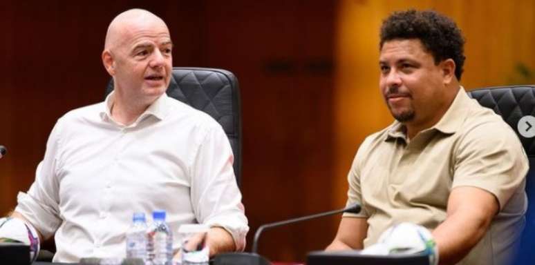 Ronaldo durante encontro com o presidente da Fifa, Gianni Infantino