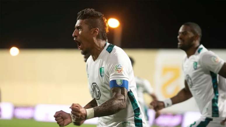Paulinho teve passagem rápida pelo Al-Ahli, da Arábia Saudita: quatro jogos e dois gols (Foto: Twitter/Al Ahli)