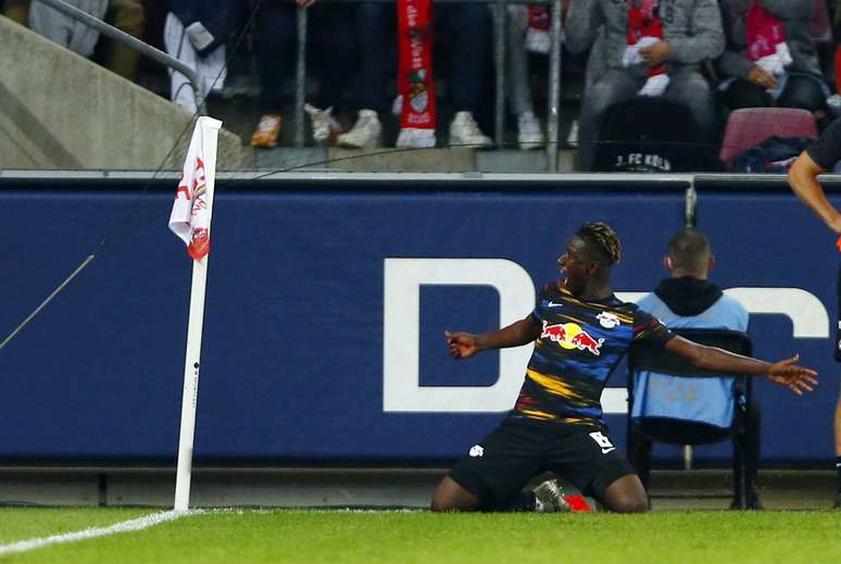 Amadou Haidara comemora ap&oacute;s marcar o gol que garantiu o empate ao RB Leipzig