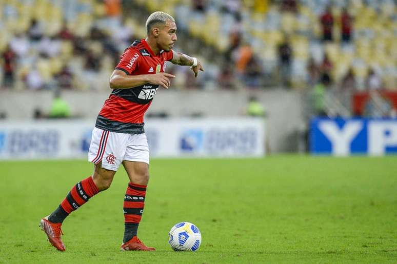 O lateral-direito Matheuzinho em ação pelo Flamengo, contra o Grêmio, no Maracanã (Foto: Marcelo Cortes/CRF)