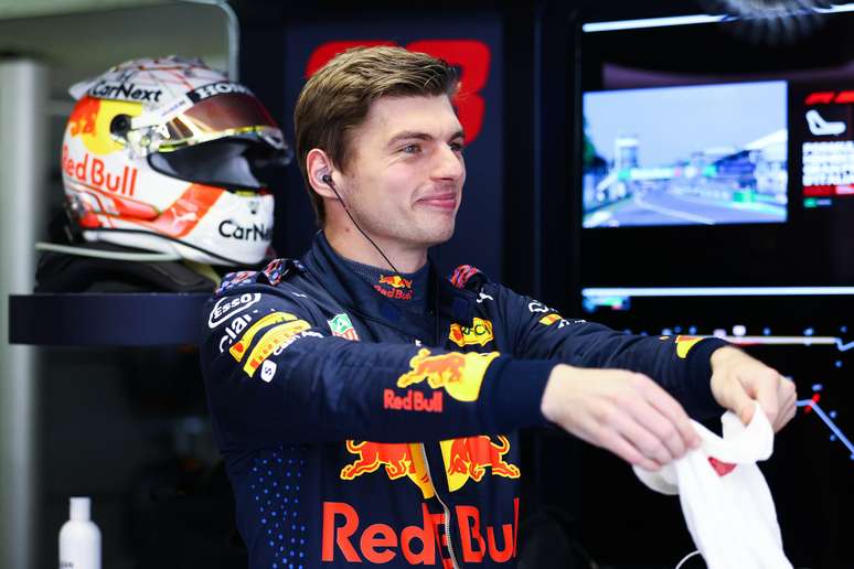 Max Verstappen dificultou a vida de Pierre Gasly 