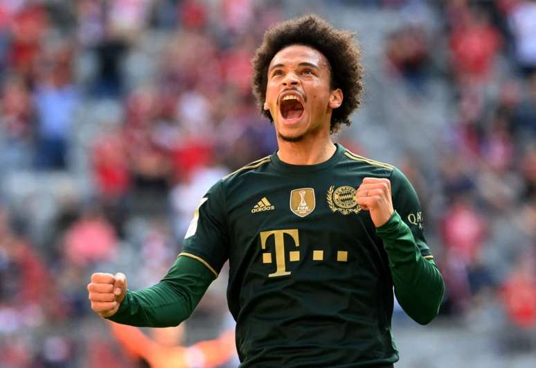 Sané teve grande atuação e marcou lindo gol de falta para o Bayern de Munique (Foto: CHRISTOF STACHE / AFP)