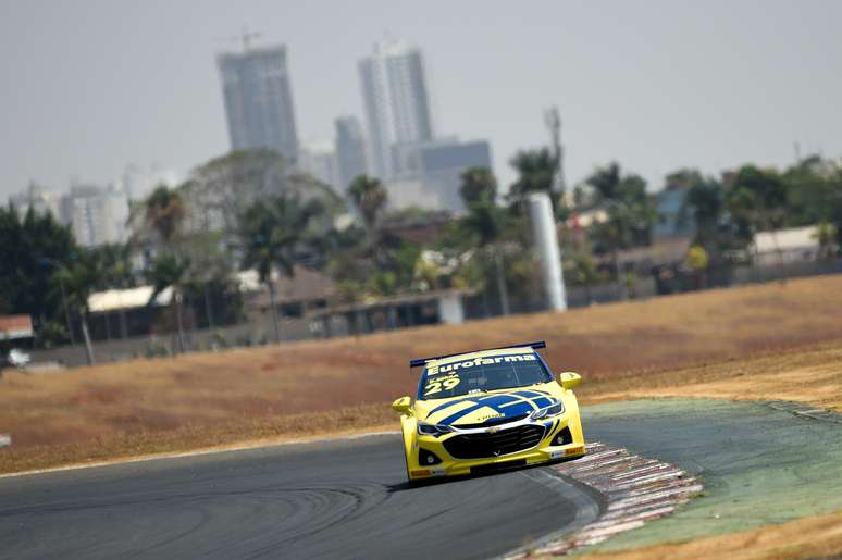 Daniel Serra segue líder do campeonato (Duda Bairros/Stock Car)