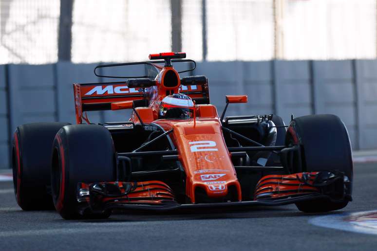 Stoffel Vandoorne com a McLaren MCL32.