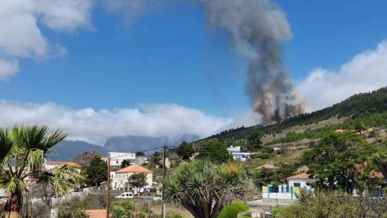 Vulcão de Cumbre Vieja entra em erupção nas Ilhas Canárias
