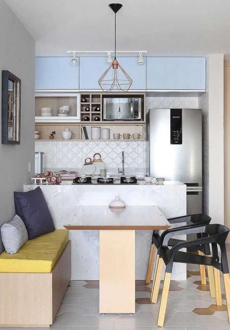 56. Revestimento 3D para casa com sala e cozinha americana pequena – Foto: Decor Fácil
