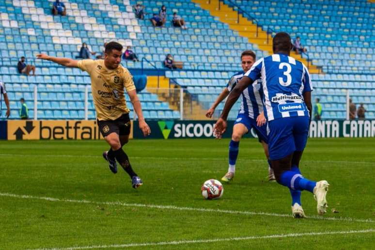 Alessandro marcou o primeiro gol do Marcílio Dias na Copa Santa Catarina (Bruno Golembiewski)