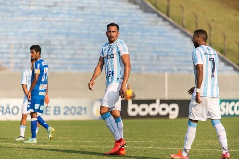 Marcão espera seguir com chances no time titular do Londrina (Foto: Ricardo Chicarelli/Londrina)