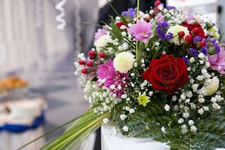 17- O buqu&ecirc; de flores para anivers&aacute;rio &eacute; colorido e alegre. Fonte: Pixabay