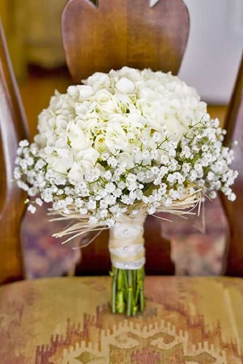 6- O buquê de flores para casamento deve ser um arranjo delicado. Fonte: Blog Willu