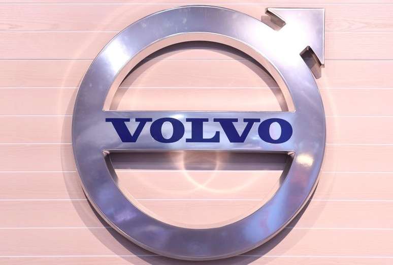 FILE PHOTO: The logo of Swedish truck maker Volvo is pictured at the IAA truck show in Hanover, September 22,  2016.  REUTERS/Fabian Bimmer/File Photo