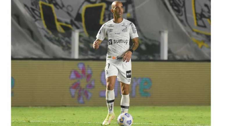 Diego Tardelli fez sua estreia no Santos na partida contra o Athlético-PR (Foto: Ivan Storti/Santos FC)