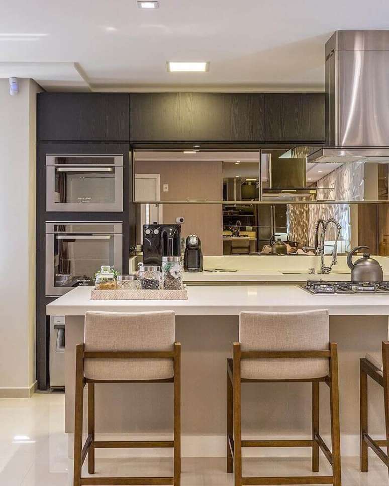 24. Cores neutras para decoração de sala e cozinha americana planejadas modernas – Foto: Juliana Agner Arquitetura
