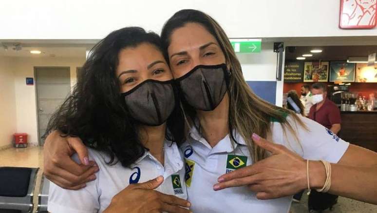 Carolana e Carol Gattaz foram confundidas na premiação do Sul-Americano de Vôlei.