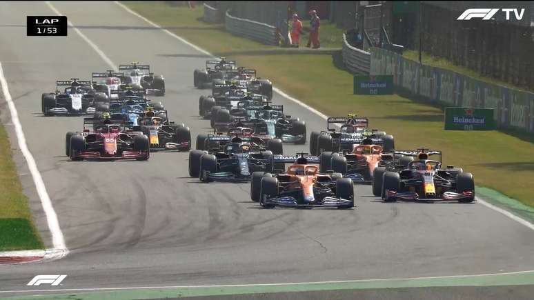 Daniel Ricciardo pulou na frente na largada do GP da Itália 