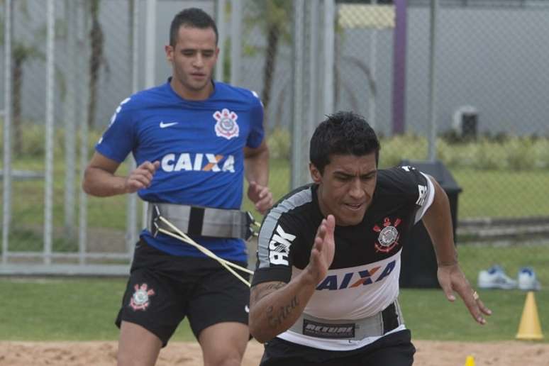 Renato Augusto e Paulinho podem se reencontrar no Corinthians em 2022 (Foto: Daniel Augusto Jr./Ag. Corinthians)