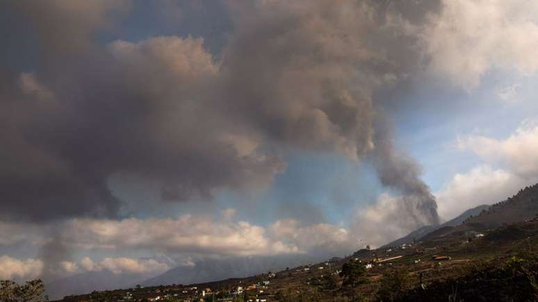 A erupção está apenas começando e pode durar vários meses, segundo autoridades