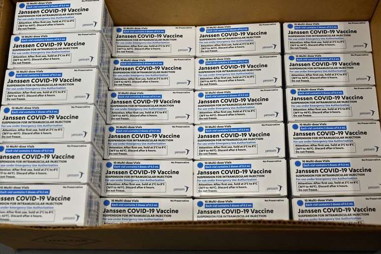 Caixas da vacina da Johnson & Johnson contra Covid-19 em Shepherdsville, nos Estados Unidos
01/03/2021 Timothy D. Easley/Pool via REUTERS