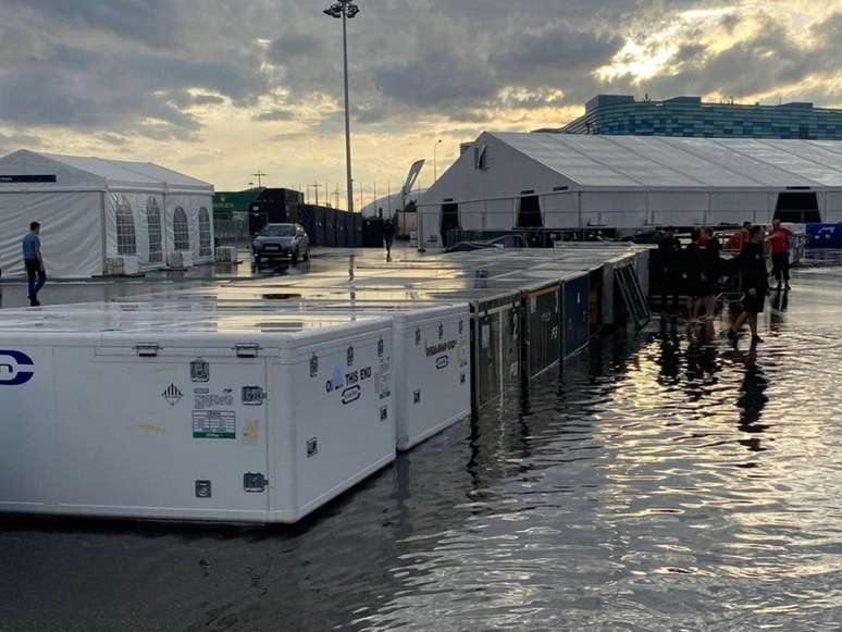 Chuva alagou o paddock do GP da Rússia 