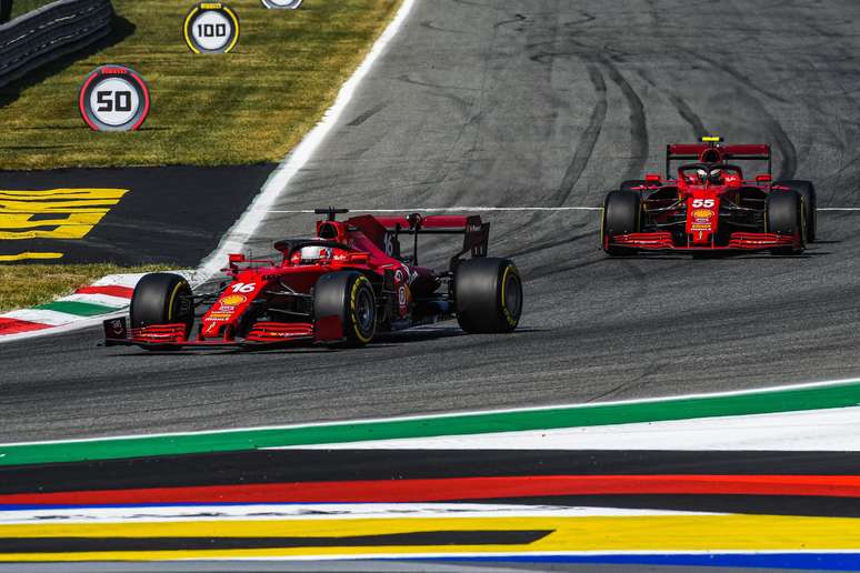 Charles Leclerc e Carlos Sainz, da Ferrari.