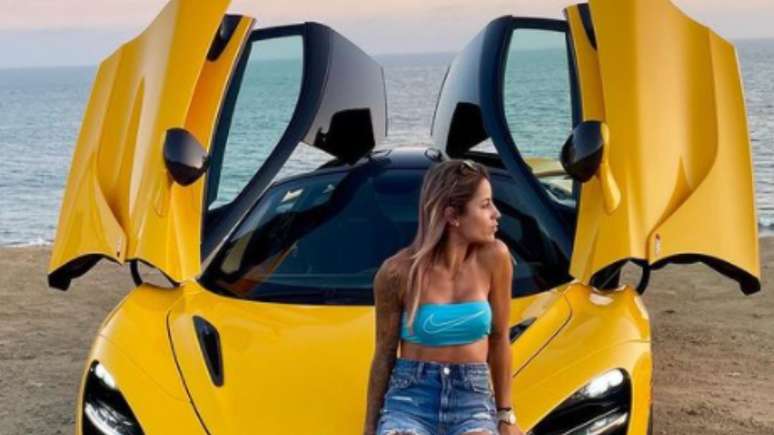 Leticia Bufoni exibe seu McLaren 720S Divulgação Redes sociais