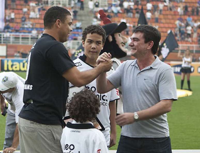 Andrés Sanchez contratou Ronaldo em 2009 (Foto: Daniel Augusto Jr)