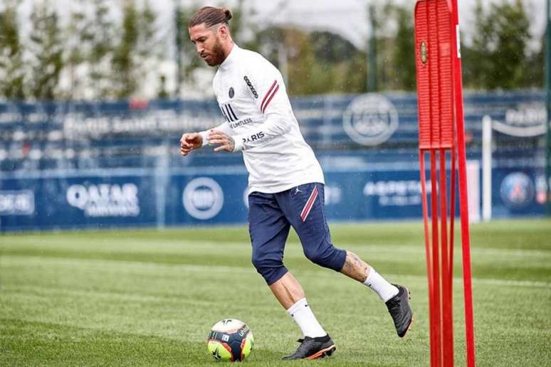 Sergio Ramos vive expectativa para realizar estreia pelo PSG nos próximos dias (Foto: C. Gavelle / PSG)