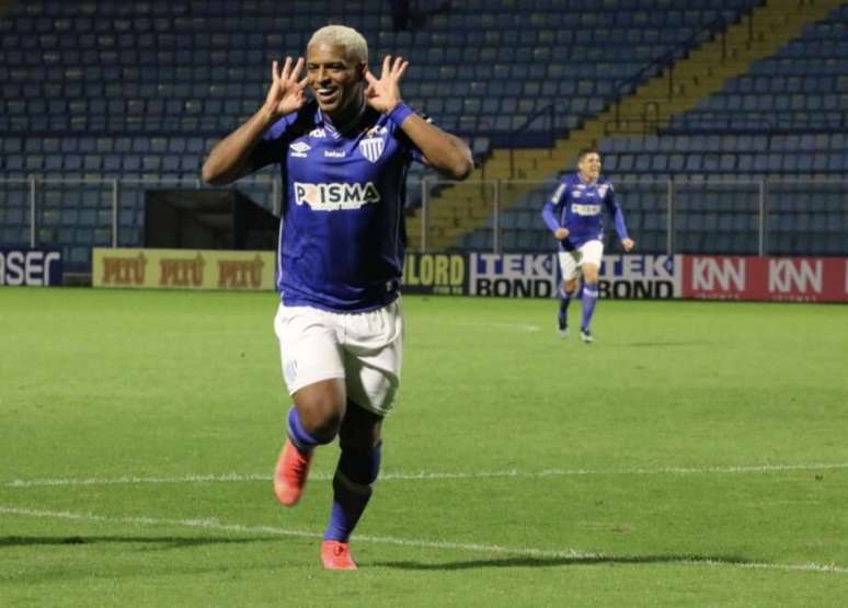 Jonathan marcou o gol da última vitória do Avaí já no fim da partida (Frederico Tadeu/Avaí F.C.)