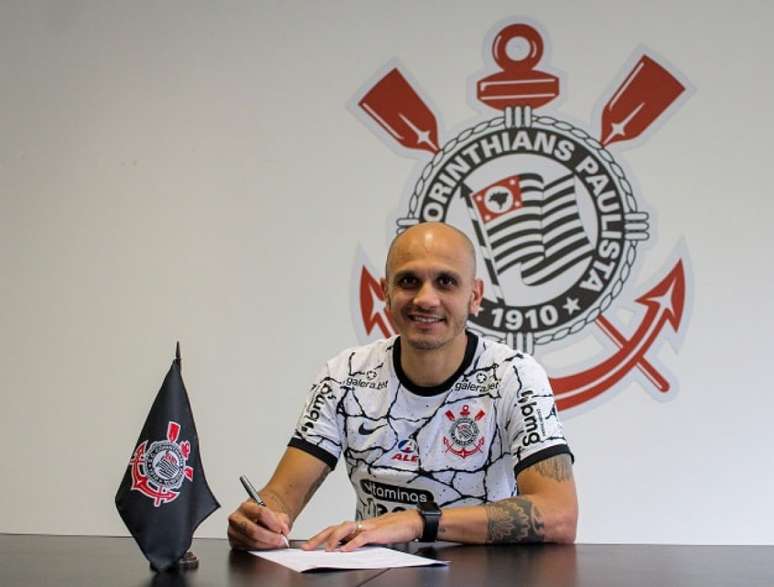 Corinthians: Fábio Santos diz que aposentadoria está '99% confirmado