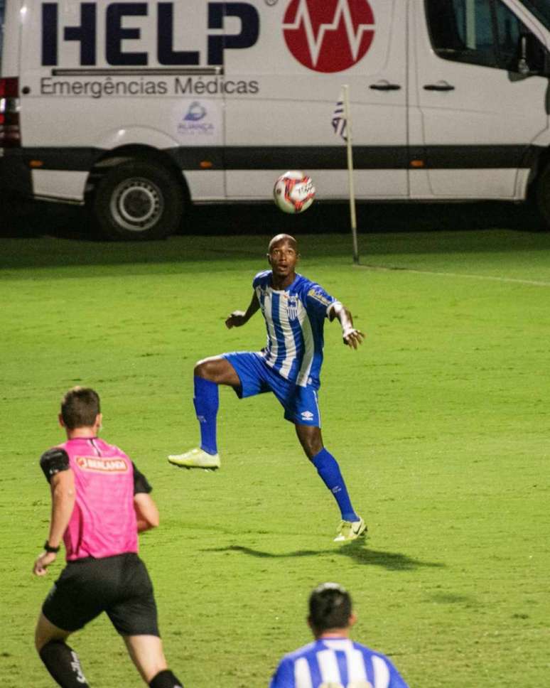 Gustavo Simões em ação pelo Leão da Ilha (Foto: Roberto Zacarias / @zacariasfoto)