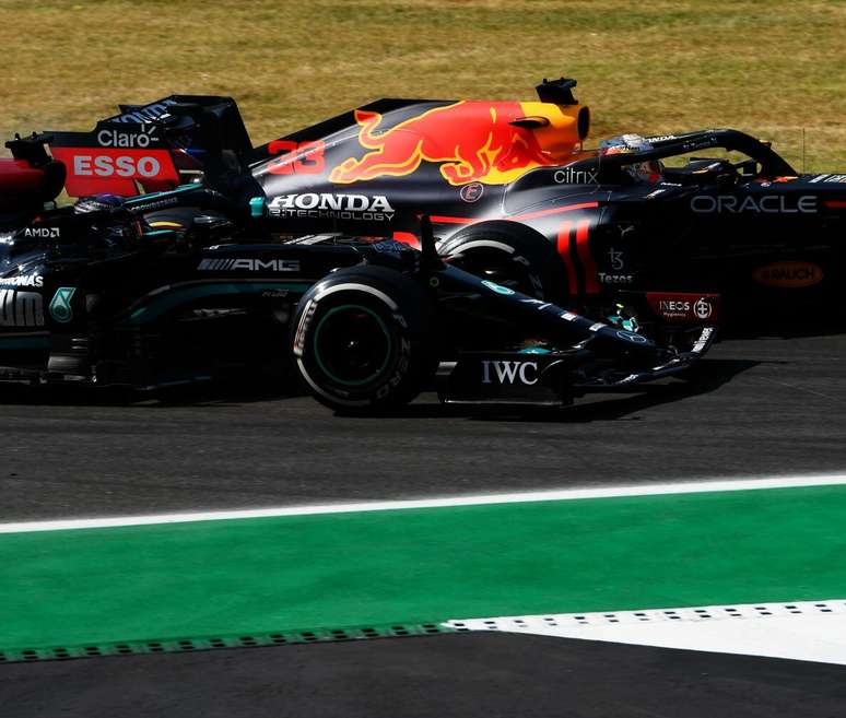 Max Verstappen espera por caminhos difíceis em Sóchi, mas se mantém esperançoso 