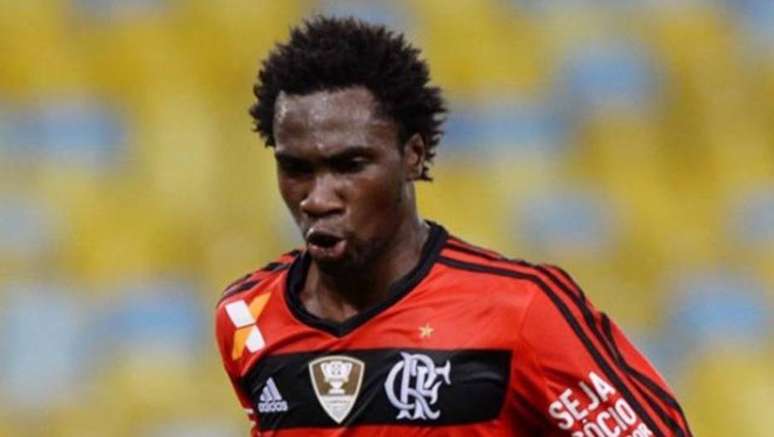 Negueba, ex-Flamengo, é um dos quatro jogadores brasileiros que ganharam cinco estrelas de finta no FIFA 22.