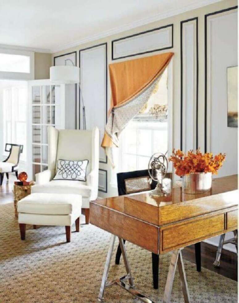 12. Decora&ccedil;&atilde;o cl&aacute;ssica para quarto com poltrona branca &ndash; Foto: Adore Magazine