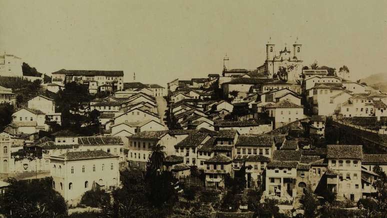 Exploração do ouro povoou o interior do Brasil, em torno de cidades como Vila Rica (atual Ouro Preto)